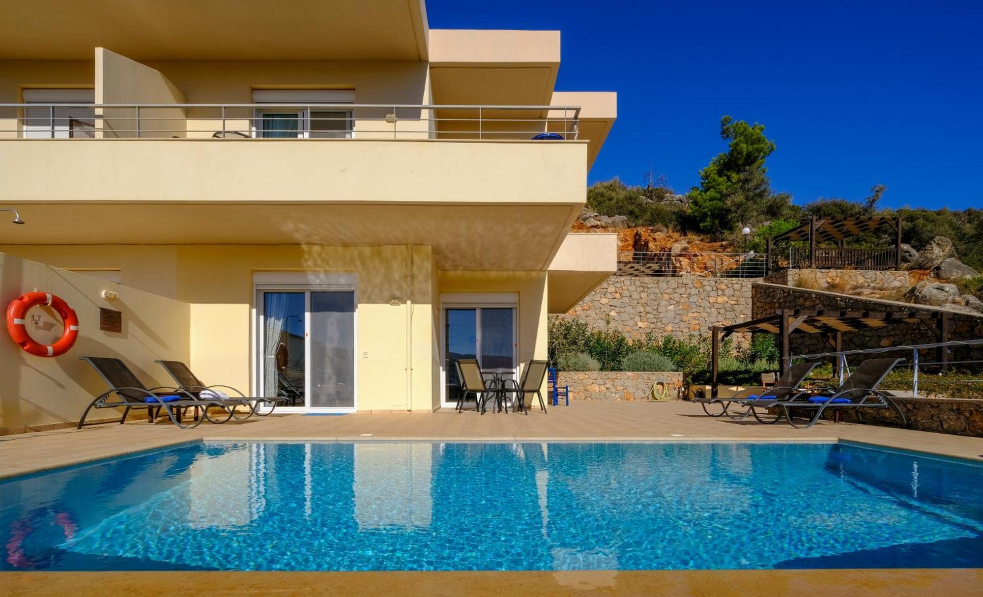 Poppy Villa